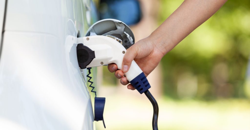 Sandheden om elbilens batteri: så kort tid holder det faktisk