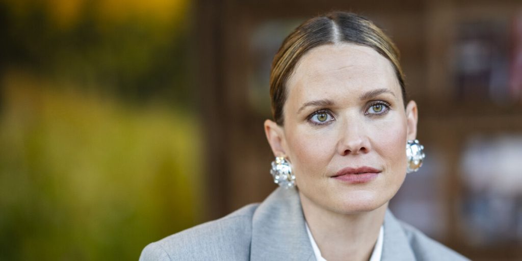 Deler kæmpe nyhed: Oh Land har født
