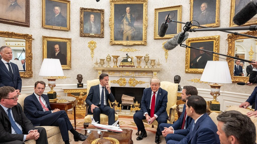 Donald Trump oval office