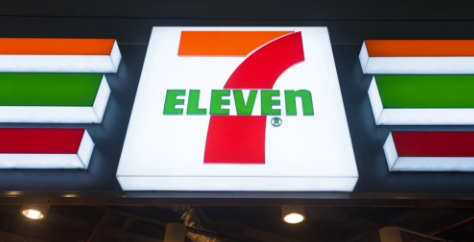 7-Eleven-medarbejder mister livet efter chefen satte sig på hende 
