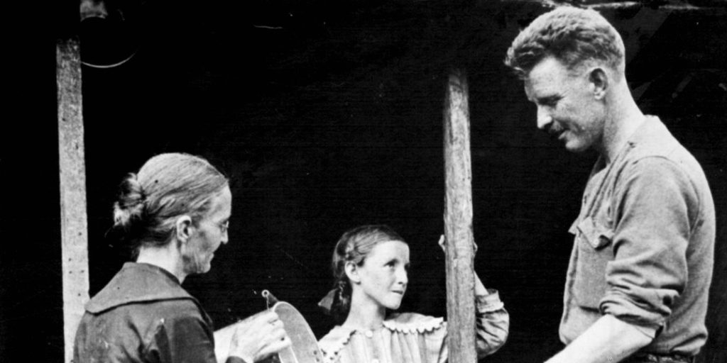 Photo of Sergeant Alvin C. York after his return to his Tennessee home. York's mother is pouring water into the basin and his younger sister is standing on the cabin's back porch. York turned down many lucrative offers, including one worth ,000 to appear in vaudeville, to return to the life he had known before the war.