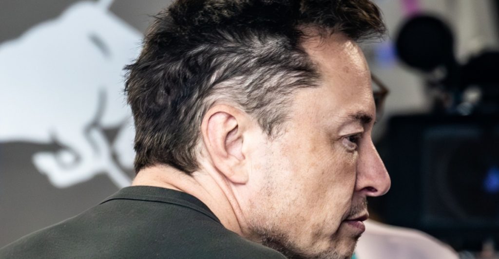 “Tesla’s Worst Nightmare” Unveiled: China’s New EV Boasts Zero-Gravity Seats