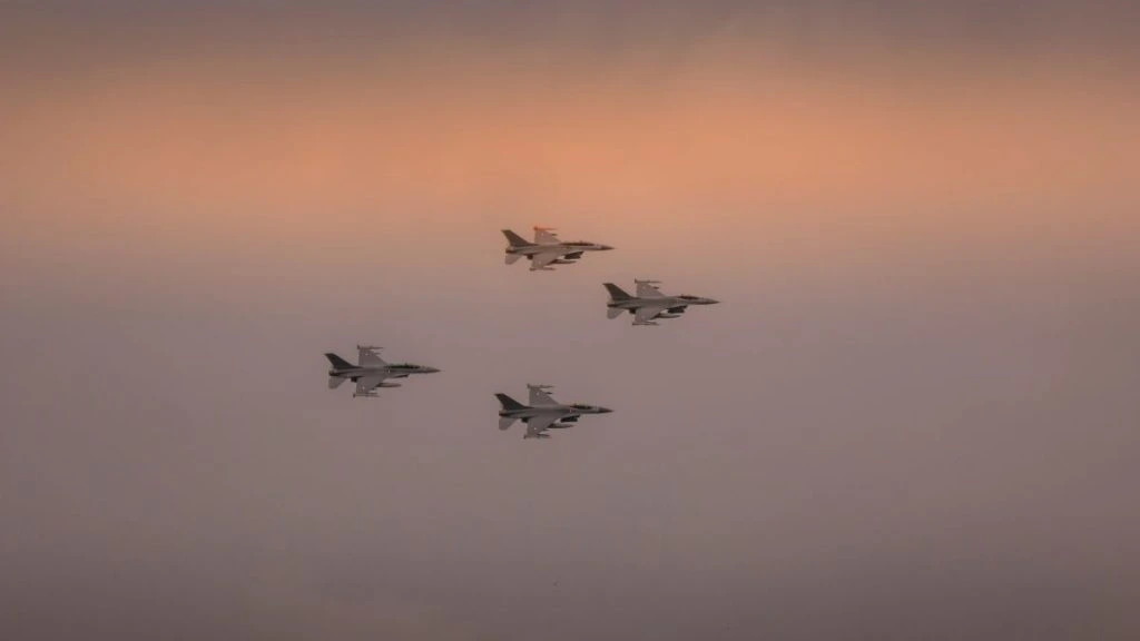 F-16