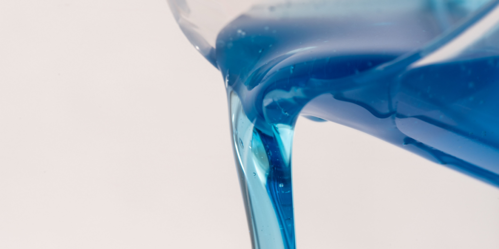 Blue liquid, detergent, cleaning agent