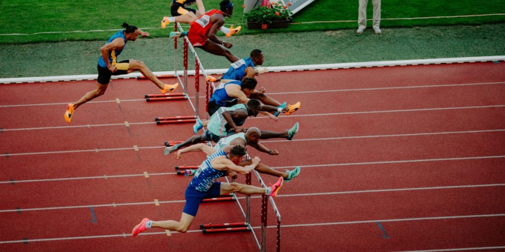 Sprinter chokerer: Penis røg ud under løbet – nu modtager han chokerende tilbud