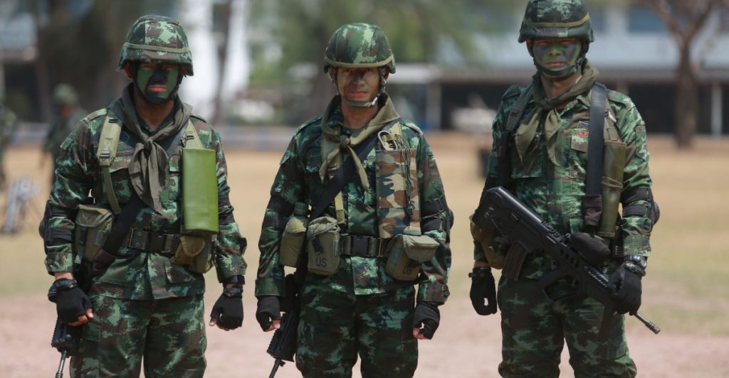 Thailand trappar upp mot Kambodja – turister varnades när stridsflyg sattes in