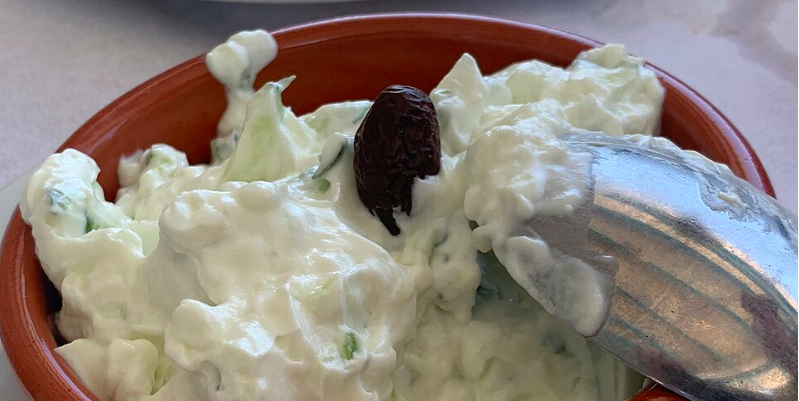 Græsk kok afslører familieopskrift: Sådan laver de den bedste tzatziki