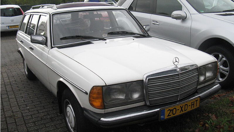 Bilmagasin blev overraskede, da de testede en 43 år gammel Mercedes mod en splinterny