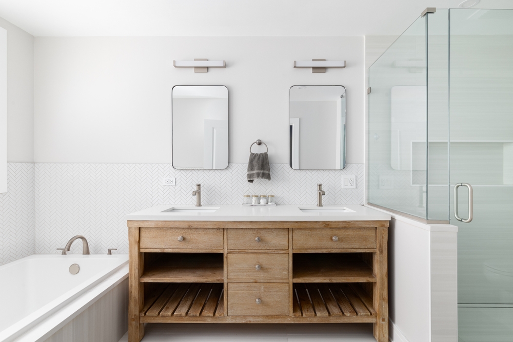 Badeværelse med trædesign / bathroom with wooden design