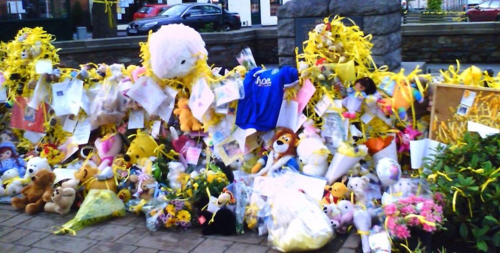 Tributes_for_Madeleine_McCann