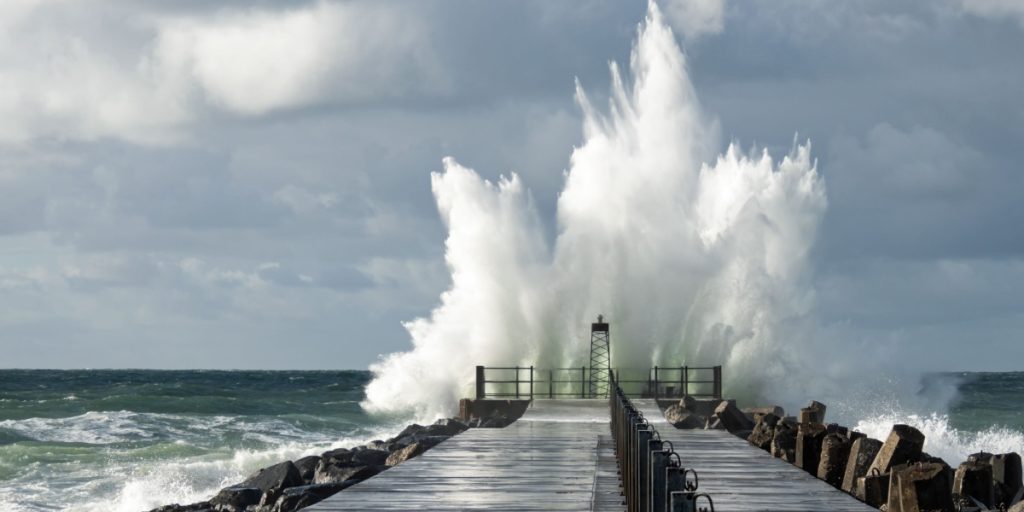 Tsunami wave