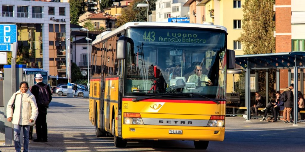 Passager tjekkede ind i bussen ét sekund for sent: Så fik han bøde på 2000 kroner