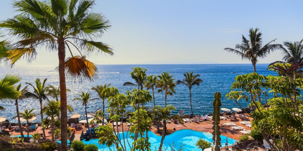 hotel pool havudsigt