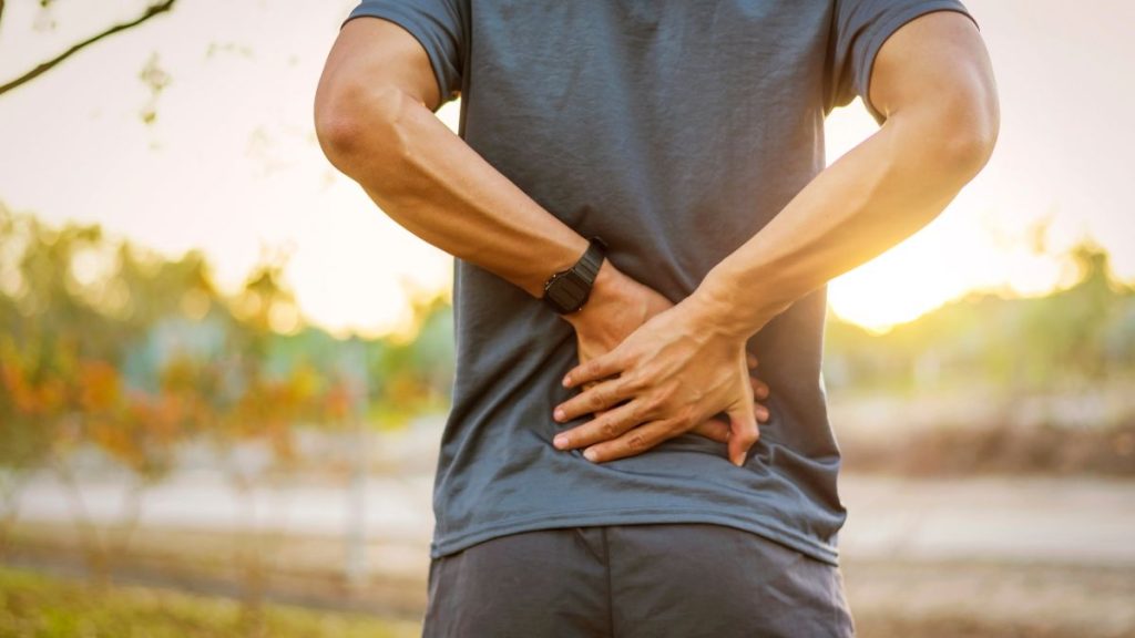 Back pain ondt i ryggen mand