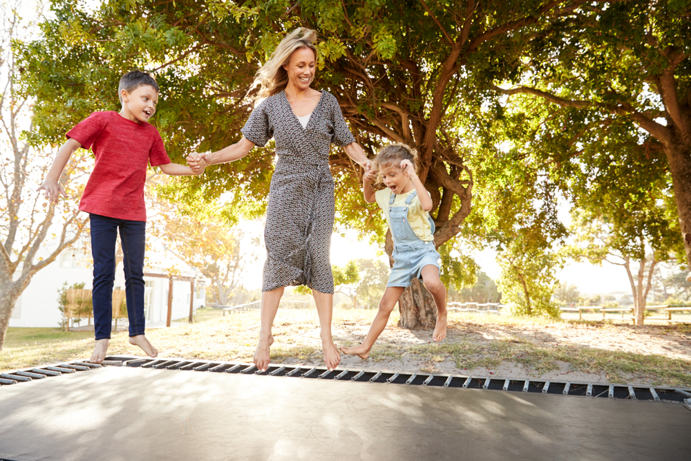 Hoppet seg rett til tannlegen: Trampolinen som barnas farligste lekeplass