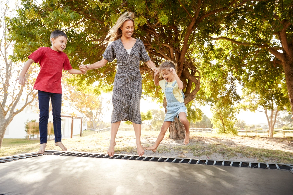 Hoppet seg rett til tannlegen: Trampolinen som barnas farligste lekeplass