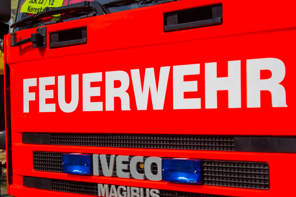 Mutiger Einsatz rettet 45 Kinder aus brennender Kita – Ursache könnte Solaranlage sein