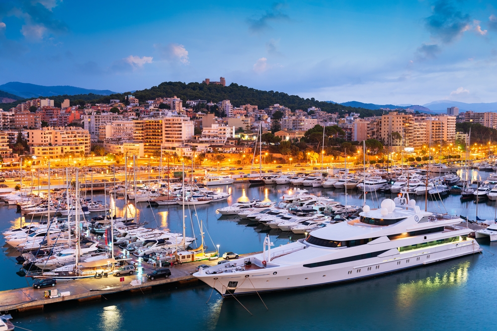 Palma,De,Mallorca,,Spain,Skyline,At,The,Port,With,Yachts