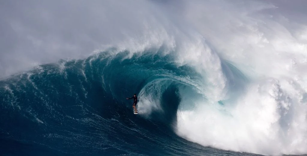 20m høje Surfbølger for Kvinderne i Nazaré