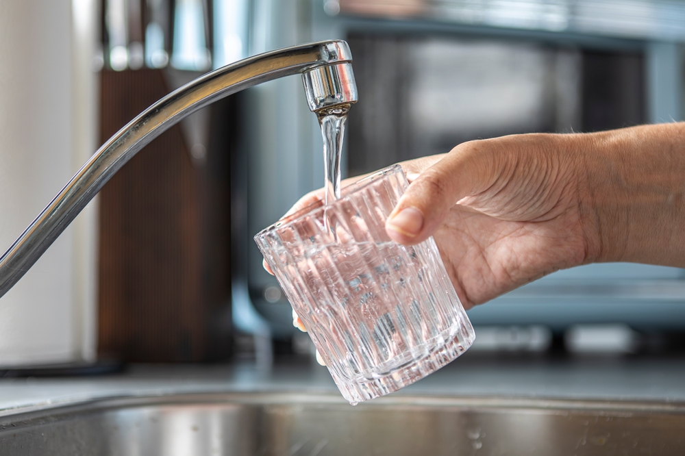Closeup,Of,A,Glass,Being,Filled,With,Tap,Water,In