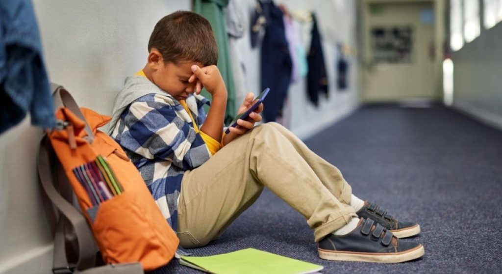 Dreng boy school telefon