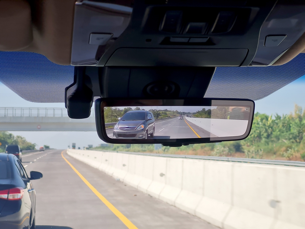 Er et dashcam på forruden ulovligt? Gør disse få ting og undgå stor bøde