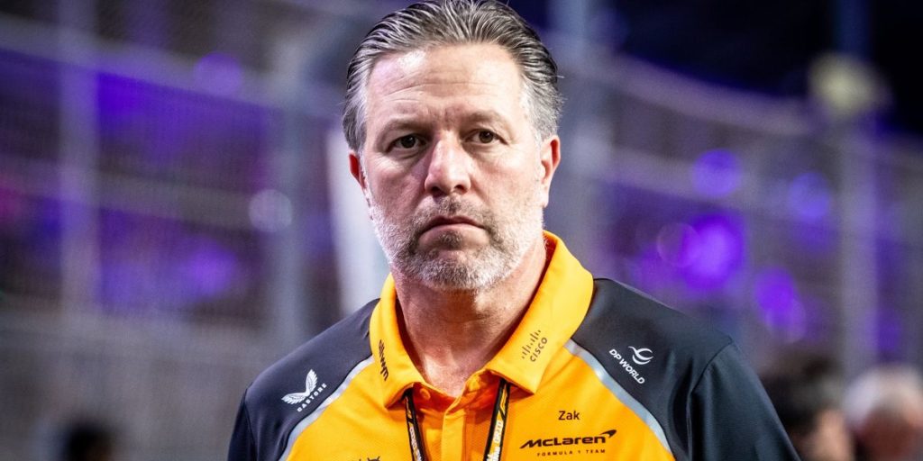 Kæmpe drama i McLaren lejren: Kollision, straf og hævn
