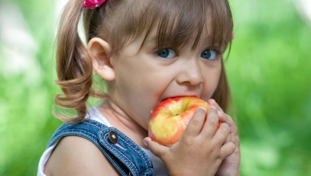pige girl apple