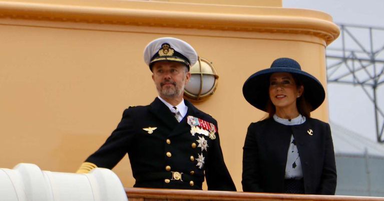 Råbte efter de kongelige: Så reagerede dronning Mary straks