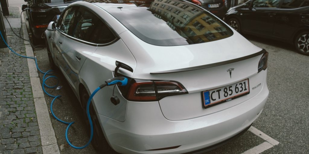 tesla bil