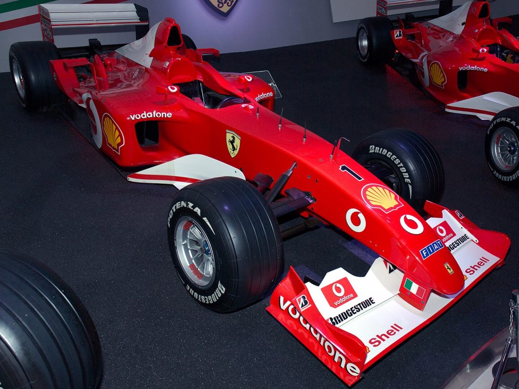 1440px-Ferrari_F2002_front-right_Museo_Ferrari-1024x768