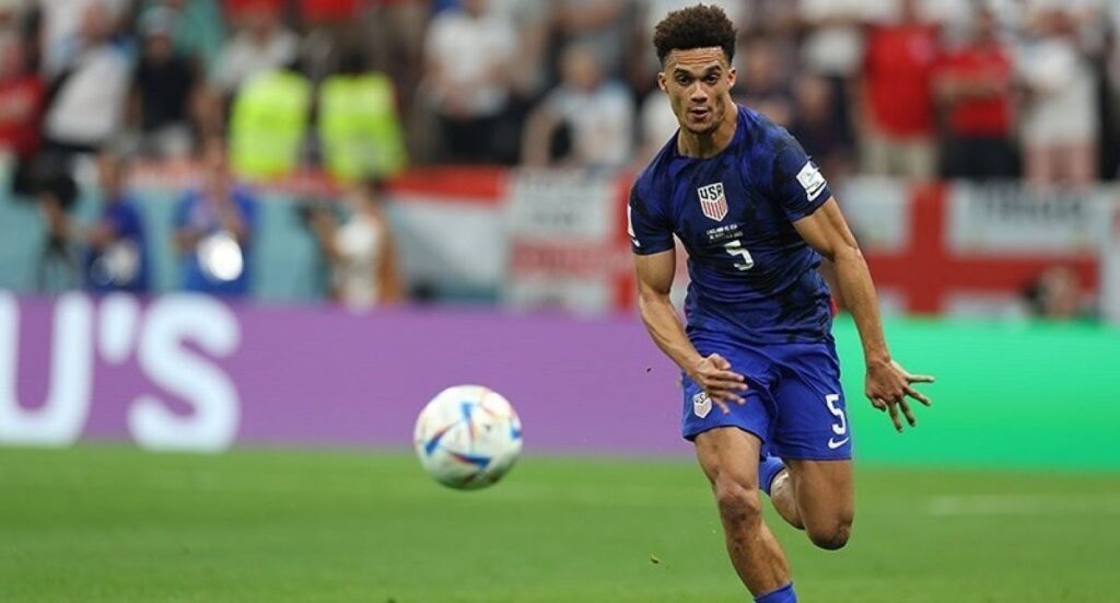 2022_FIFA_World_Cup_England_0-0_USA_-_Antonee_Robinson-1024x551