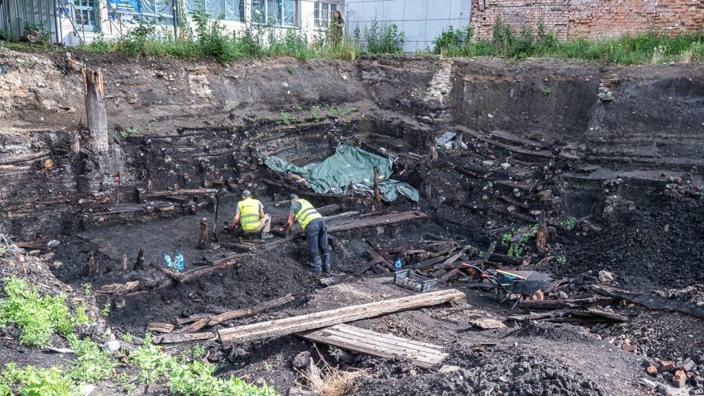 Medieval knight’s complete skeleton discovered