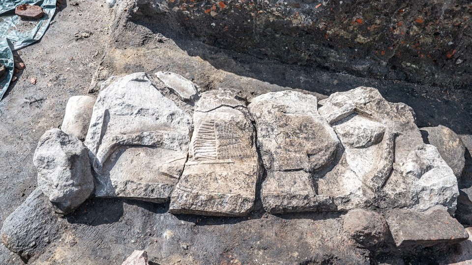 Medieval knight’s complete skeleton discovered
