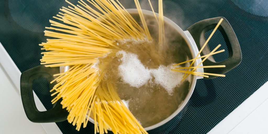 Professor slår fast: Derfor er det en dårlig idé at varme gårsdagens pasta op