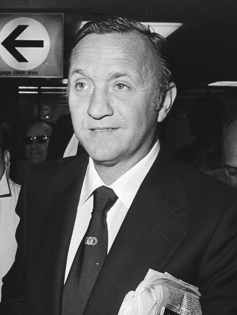 960px-Jose_Santamaria_1976-768x1020