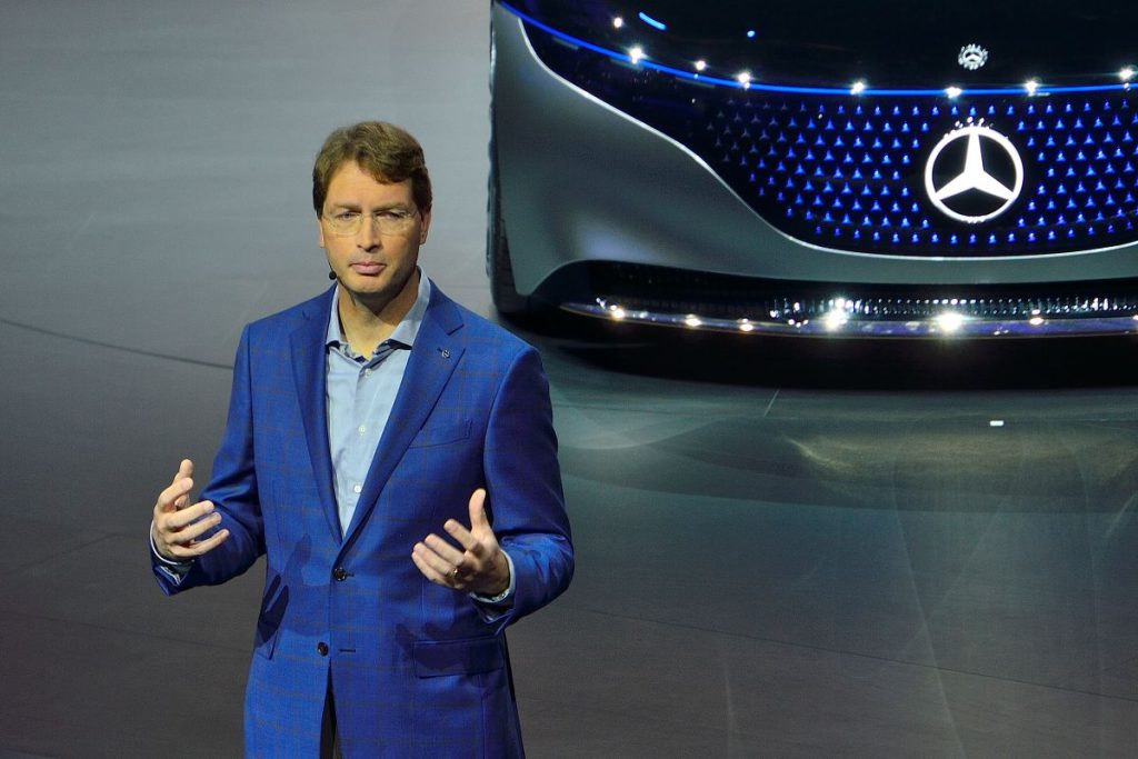 “Heading Full Speed Against a Wall”: Mercedes CEO Warns EU Over Combustion Engine Ban