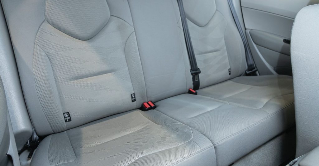 Peugeot 308, backseat of car, bagsæde i bil, seat belt, sikkerhedssele