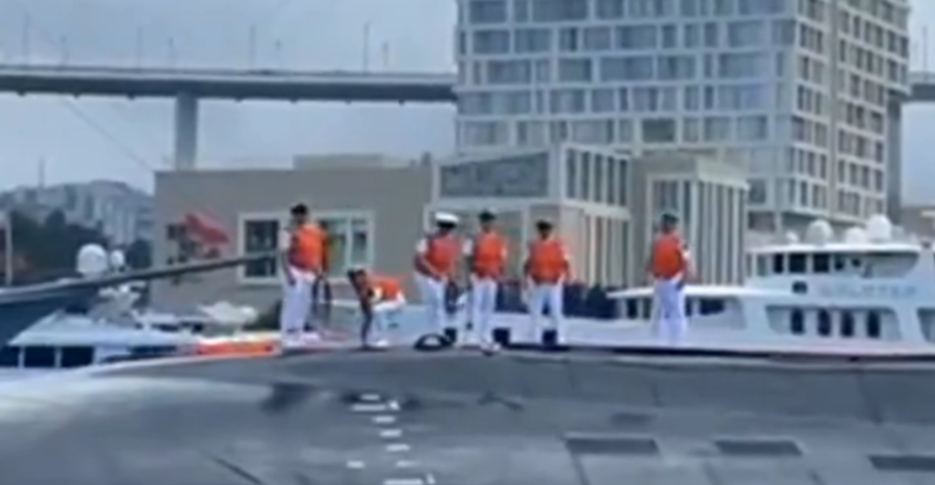 China submarine crew