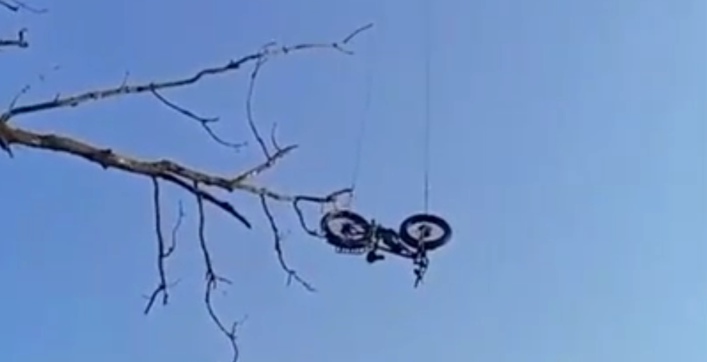 Instängd ukrainsk soldat undkommer döden tack vare cykel levererad med drönare