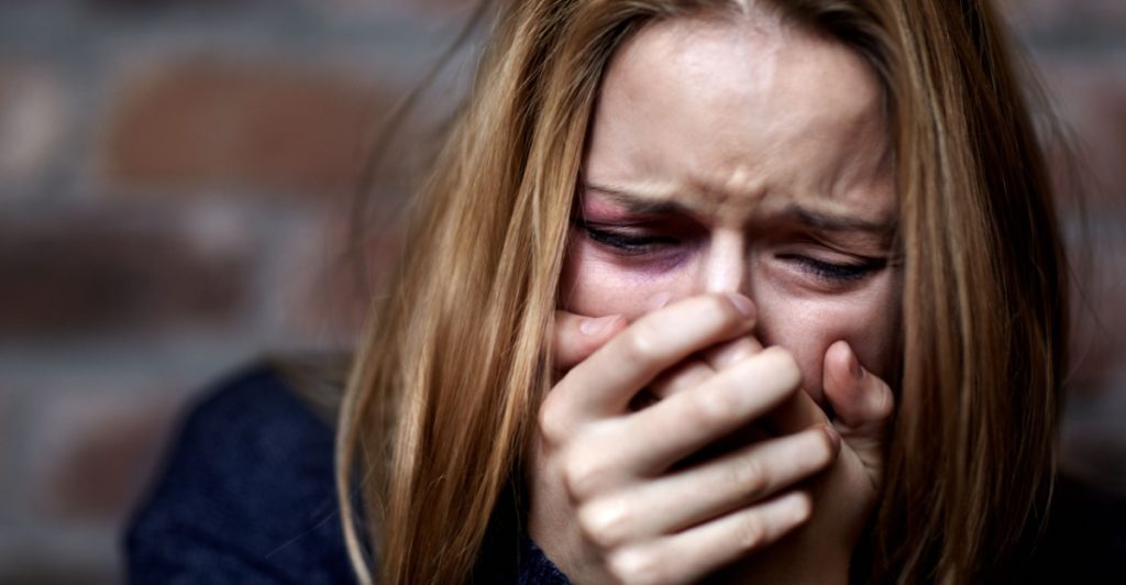 Enligt psykologin: Det här betyder det när en person lätt börjar gråta