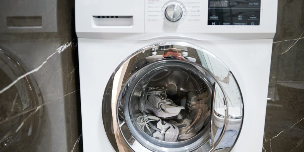 Sko i vaskemaskine, shoes laundry, cleaning