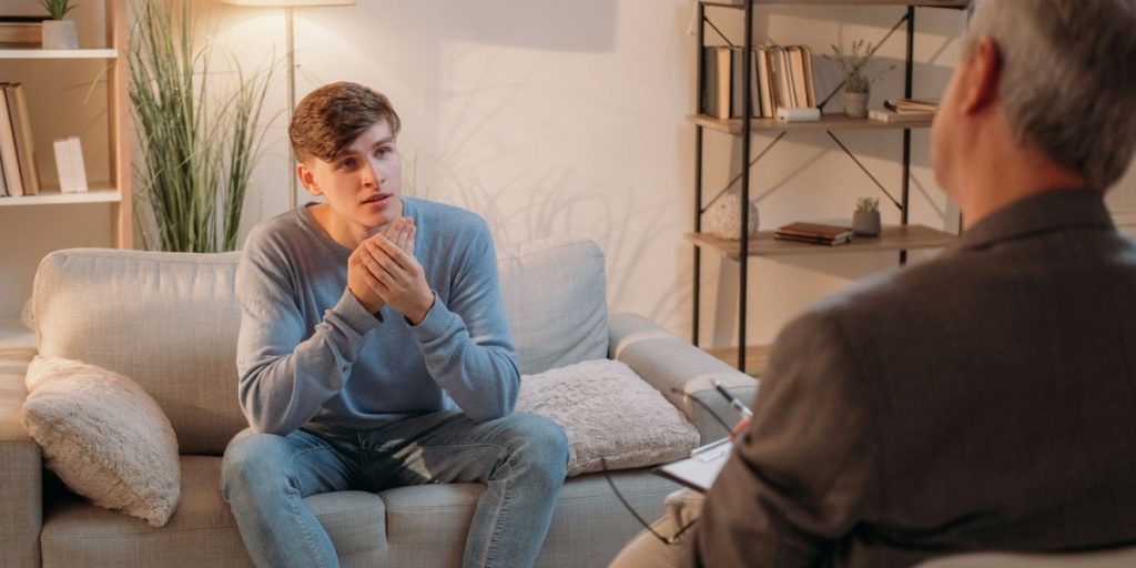 Falsk psykolog narrede sig ind på privathospital – behandlede 103 patienter uden uddannelse
