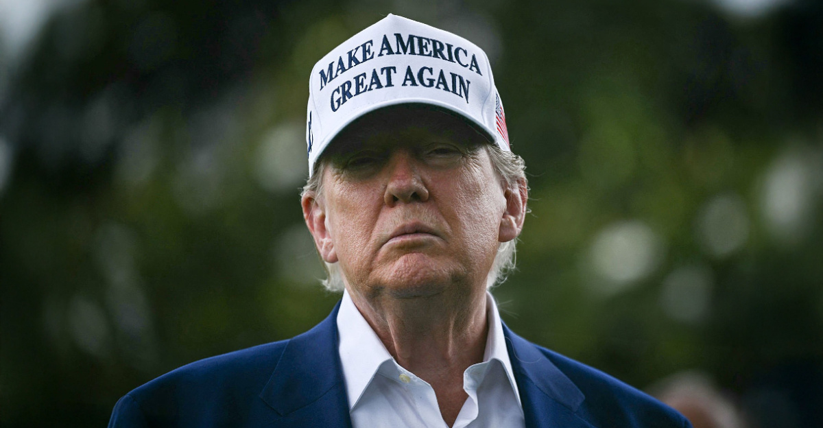 Donald Trump vit MAGA cap