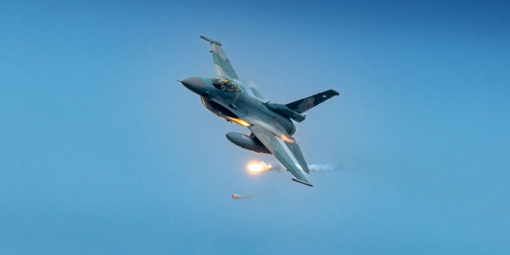 F-16 launching missile