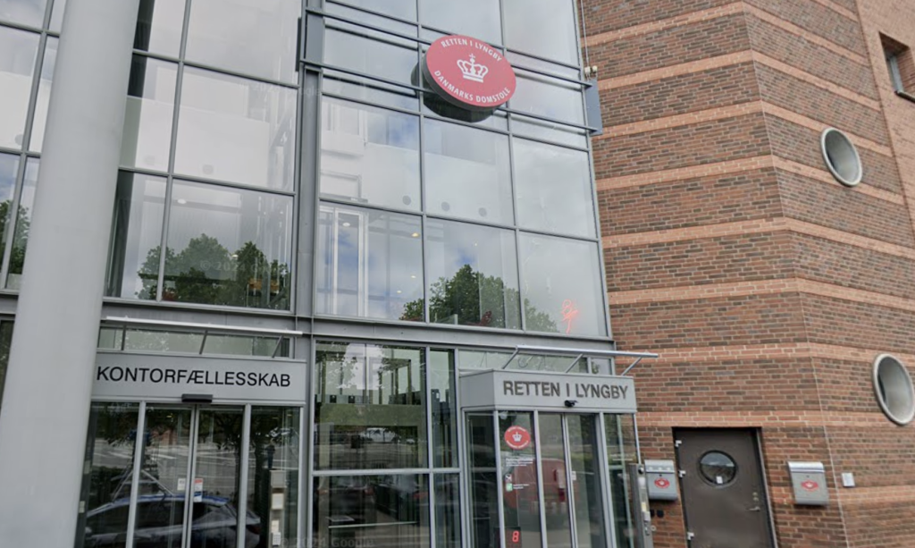 Hun blev ved med at kalde transkvinde for mand: Nu skal hun i retten