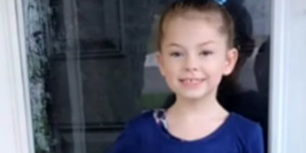 9-årig pige druknede i pool fyldt med mennesker: Ingen opdagede det, før det var for sent