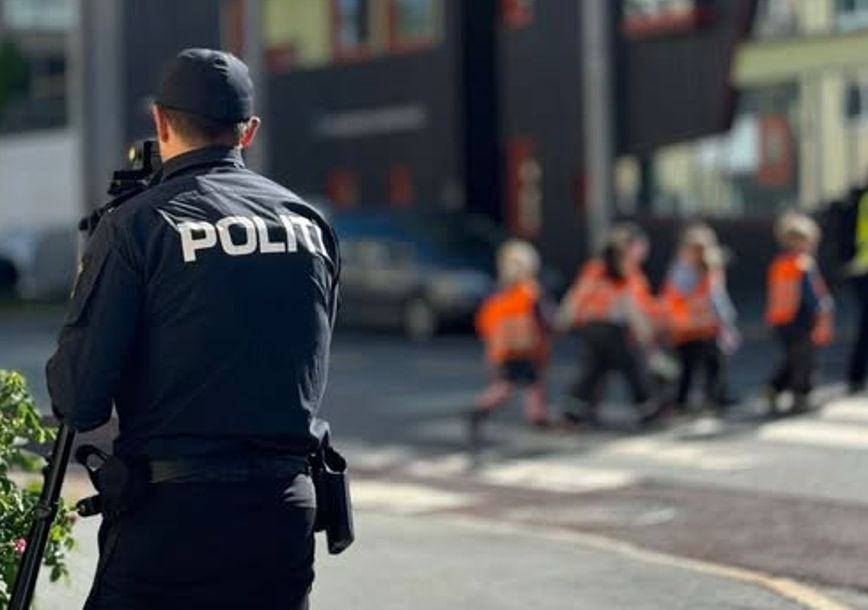 Utrykningspolitiet, politkontroll, skolebarn, veisikkerhet, police norway, speed control,