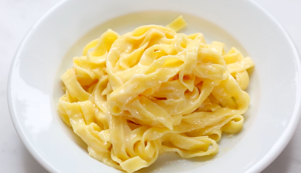 The_Only_Original_Alfredo_Sauce_with_Butter_and_Parmesano-Reggiano_Cheese (1)
