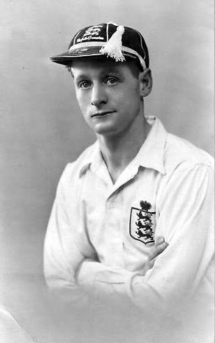 Tom_finney_with_england_c1950